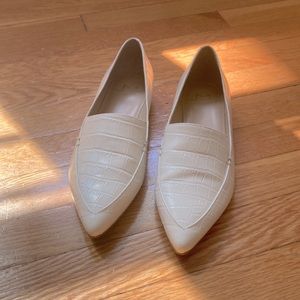 Marc Fisher pointed flats leather crocodile white 7 1/2